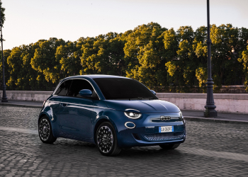 Fiat 500 : Retour au moteur thermique face aux ventes d’électriques en baisse