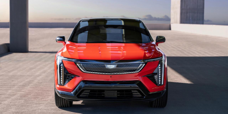 GM relance Cadillac en Europe avec les SUV électriques Lyriq et Optiq