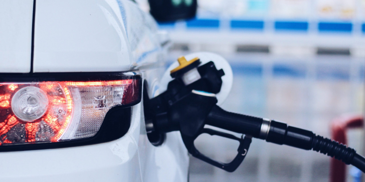 Prix des carburants en baisse : Quelles prévisions pour cet été ?