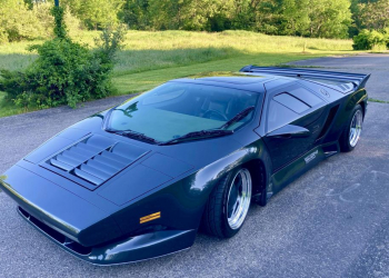 La Vector W8 de la Famille Royale Saoudienne en vente