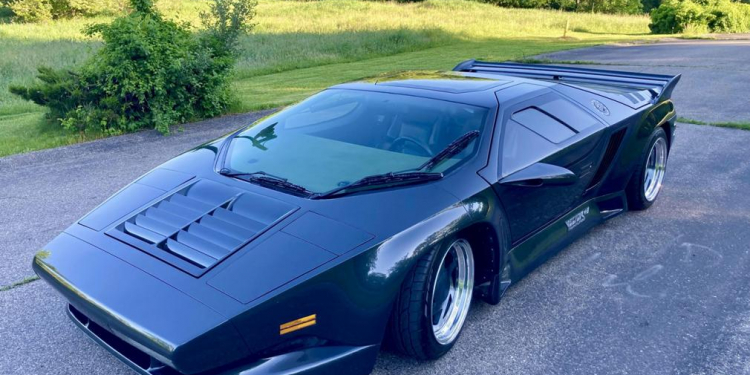 La Vector W8 de la Famille Royale Saoudienne en vente