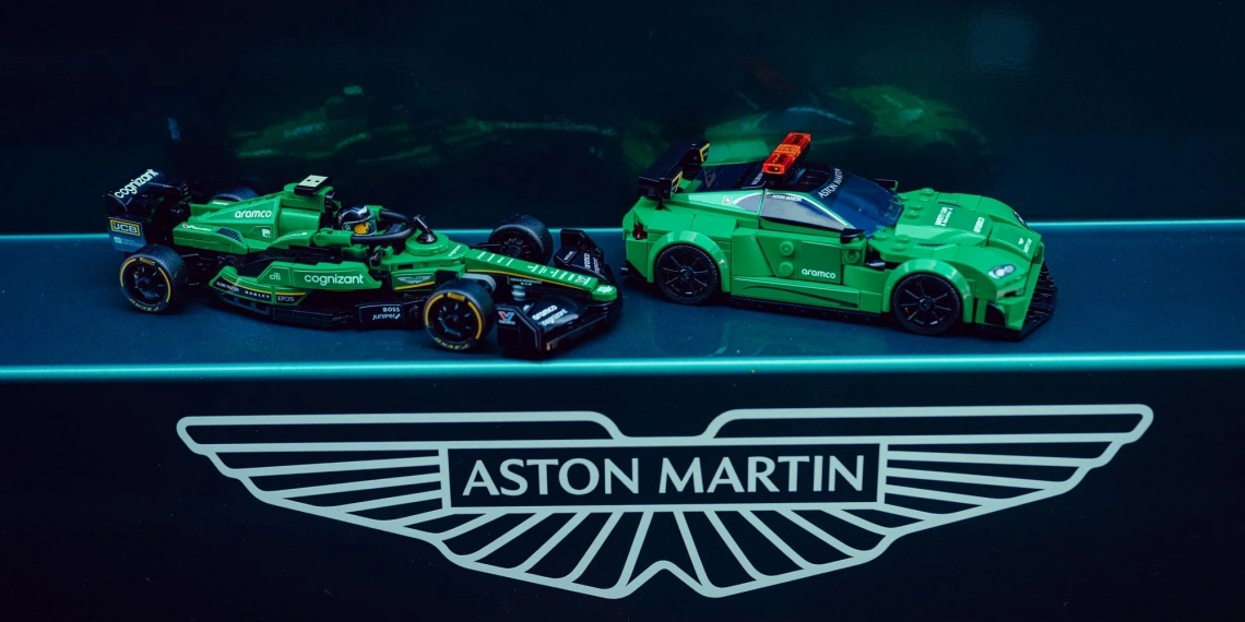 L&rsquo;Aston Martin AMR23 et la Safety Car disponibles en Lego