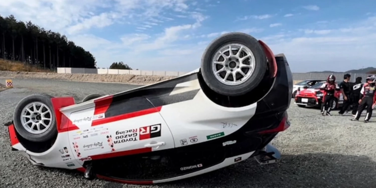 Une GR Yaris retournée pour l’inauguration du centre R&D de Toyota