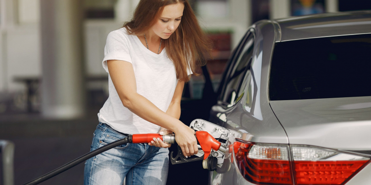 Carburant : les Français dépensent plus que pour leur logement