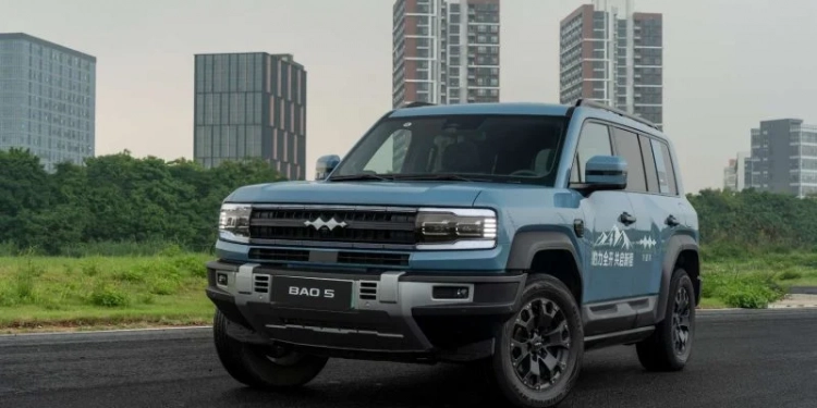 Fangchengbao Bao 5 : BYD dévoile son nouveau 4×4 hybride haut de gamme