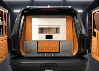 Une Lexus transformée en four à pizza de luxe