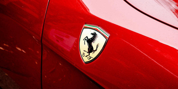 Ferrari prépare son premier modèle électrique à un prix record