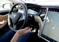 Autopilot : une Tesla percute une voiture de police