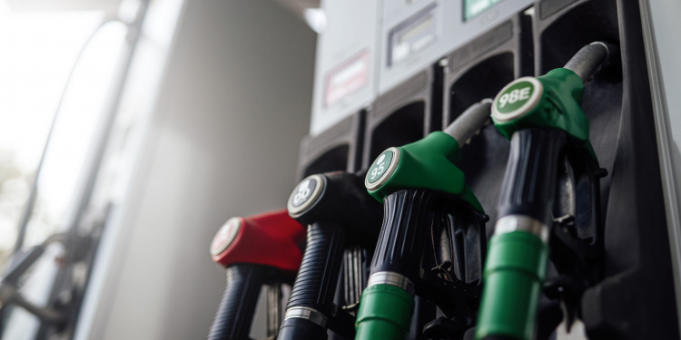 Carburants : flambée des prix avant les vacances d’été