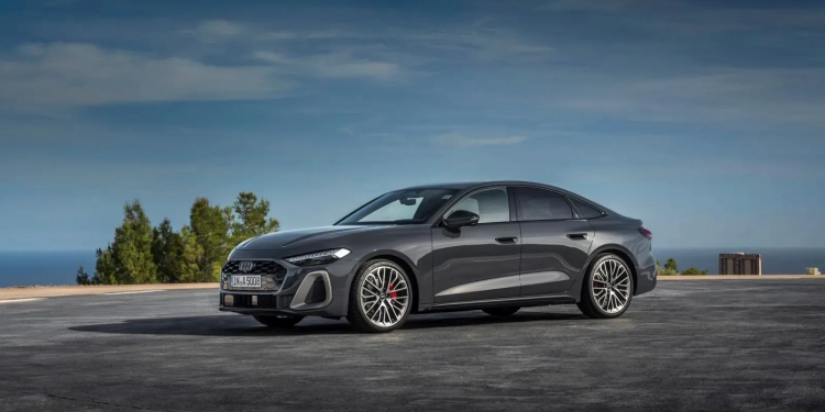Audi A5 2025 : plus grande, plus puissante, plus technologique