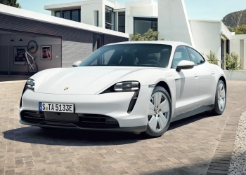 Porsche réévalue ses ambitions électriques : une transition plus longue que prévue