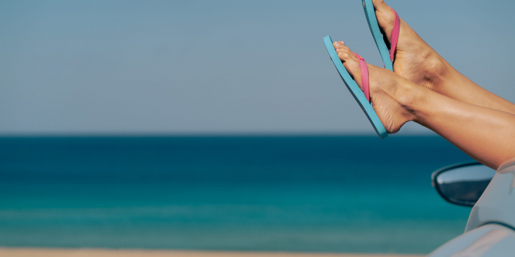 Tongs et claquettes au volant : ce que dit la loi