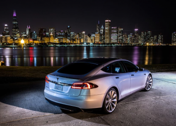 Contrôle parental avancé prochainement sur les Tesla ?