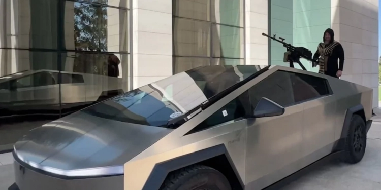 Tesla s’enlise dans l’affaire du Cybertruck militaire