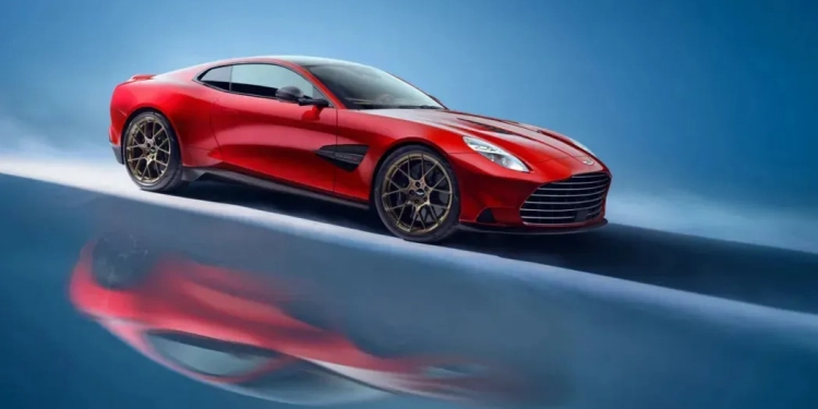 Aston Martin Vanquish 2025 : un défi lancé à Ferrari