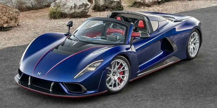 Venom F5-M Roadster : 1 817 chevaux en boite mécanique !