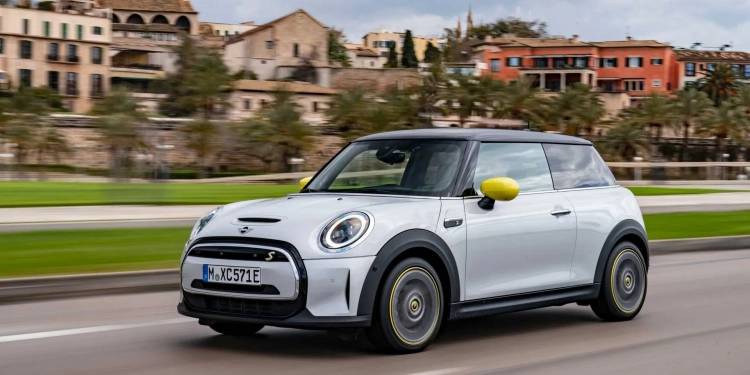 Mini Cooper SE : rappel massif de BMW en raison de risques de surchauffe
