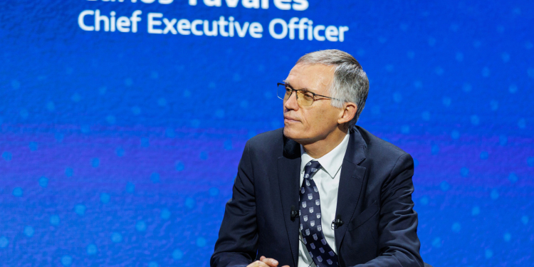 Carlos Tavares annonce son départ de Stellantis en 2026