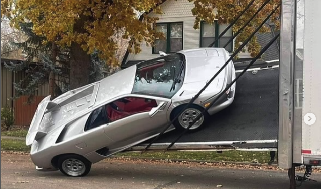 Quand une Lamborghini Diablo quitte la route… et le camion