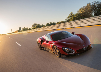 La 33 Stradale d’Alfa Romeo franchit les 333 km/h