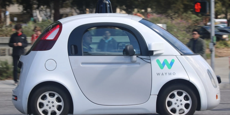 37 tours d’un rond point : un taxi autonome Wayco en détresse