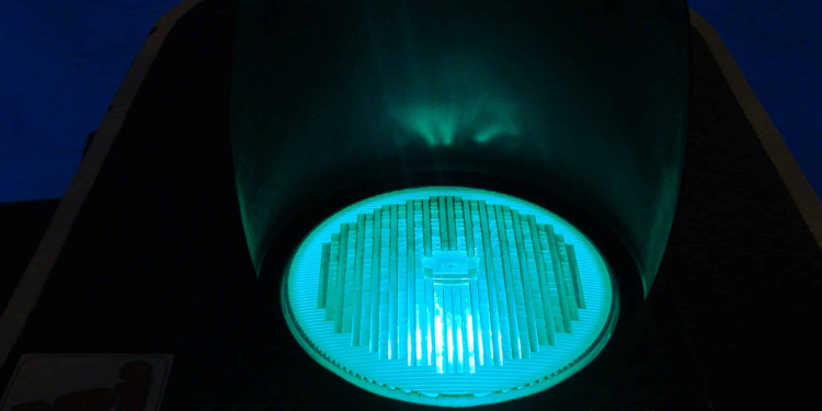 Amende pour feu vert : le respect du code de la route peut coûter cher