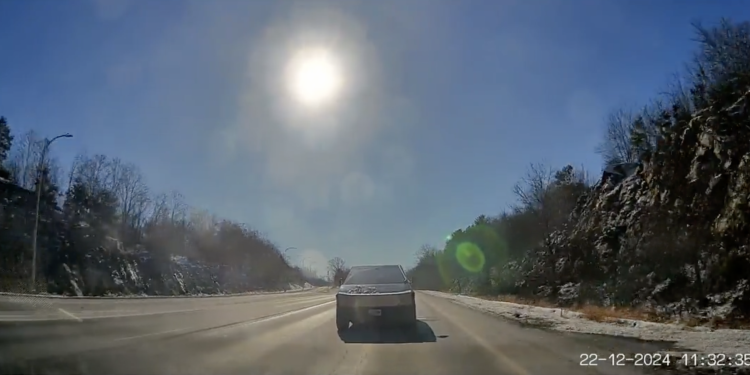 Un Cybertruck arrêté pour excès de vitesse, l’arrogance choquante du riche propriétaire