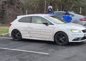 Flashé à 219 km/h avec des guirlandes de noël sur son bolide