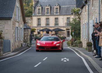 Des ralentisseurs supprimés pour préserver des Ferrari, les habitants en colère