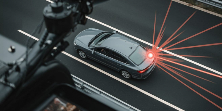 Ce nouveau radar totalement indétectable flashe depuis le ciel