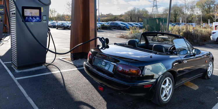 Mazda MX-5 électrique : innovation ou trahison ?