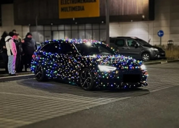 Des guirlandes sur le capot : les voitures illuminées font sensation dans les rues