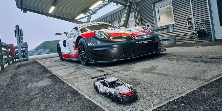 Promo Lego : la Porsche 911 RSR à prix Noël