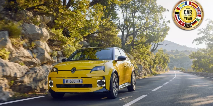 La Renault 5 E-Tech élue voiture de l’année 2025
