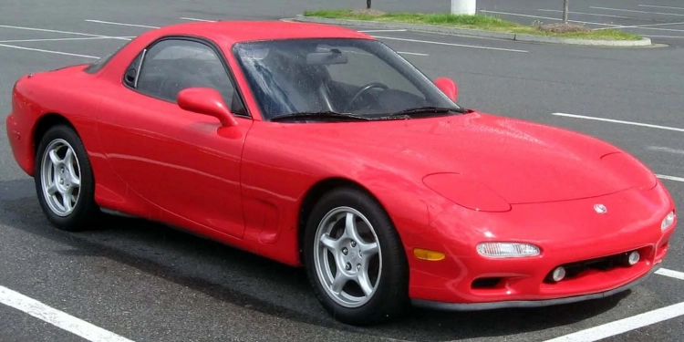 Une grand mère offre sa Mazda RX-7 achetée il y a 25 ans