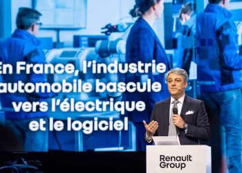 Luca de Meo remet en question l’avenir de la voiture électrique