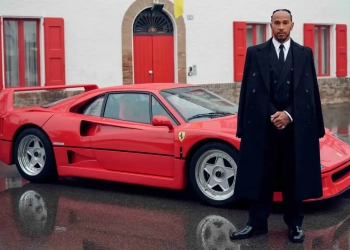Lewis Hamilton en charmante compagnie pour son premier jour chez Ferrari